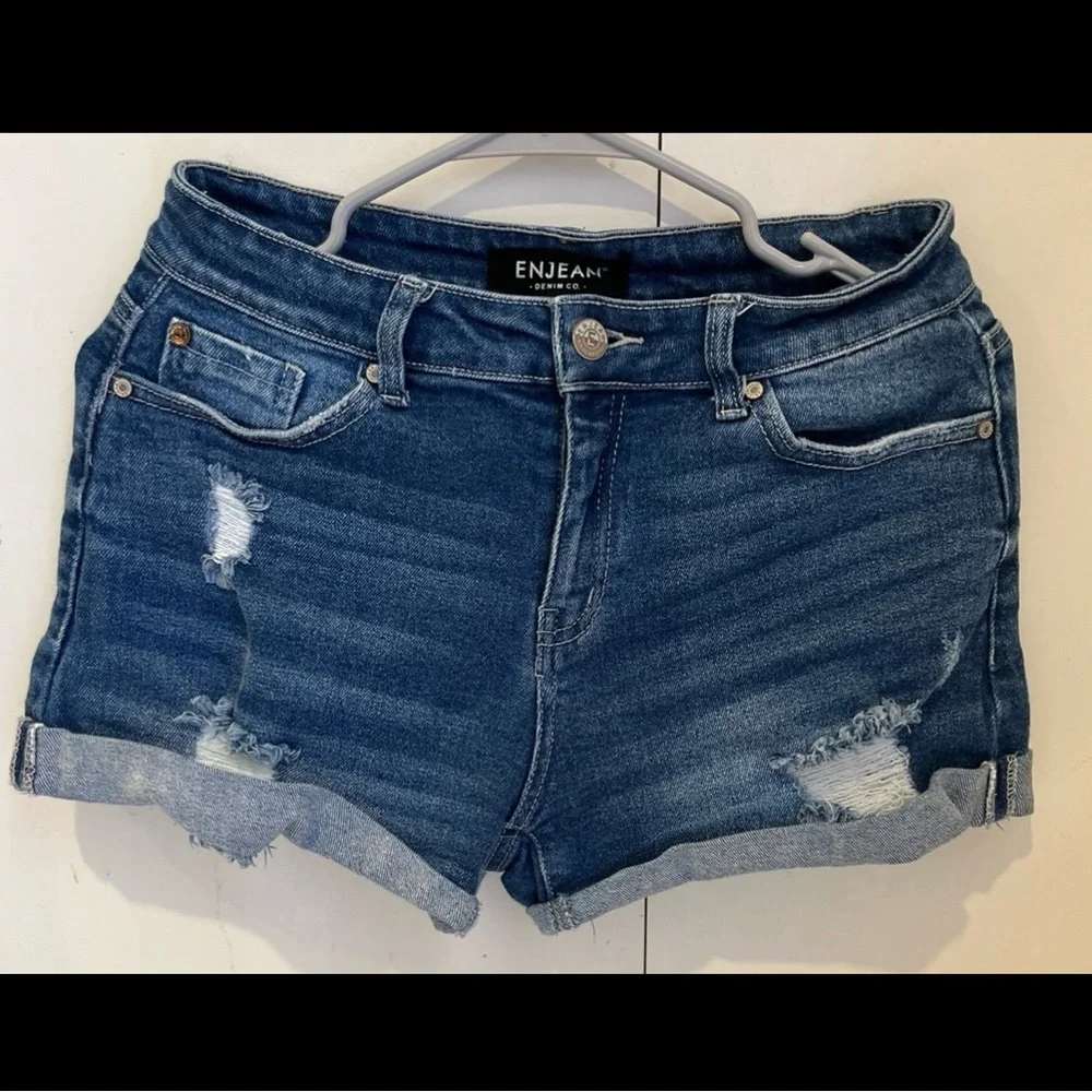 Shorts - Picture 1 of 2